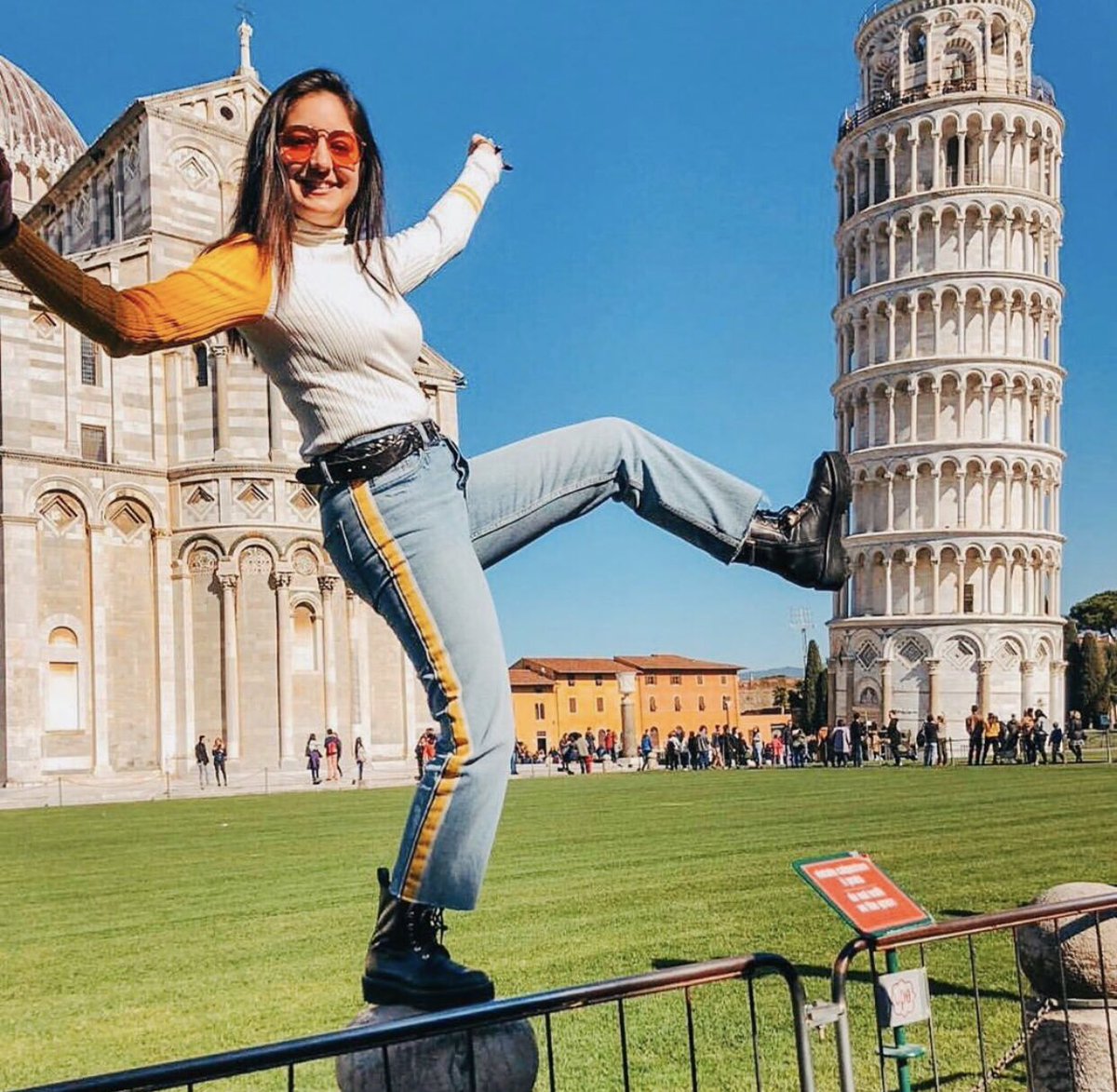 DeltaNuZetaFSU's tweet photo. The first #sisteroftheweek of June was Alejandra Peña! She’s a junior from Naples, FL studying International Affairs and her dream is to become a diplomat! She’s also apart of the Hispanic Honors Society and Phi Eta Sigma 💫 https://t.co/hgQC6cBBqP