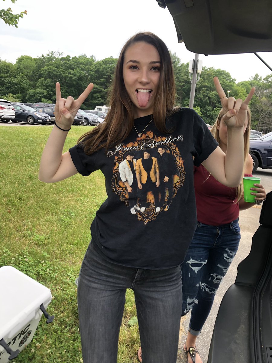 katielukee's tweet photo. @Kiss108 @jonasbrothers Still here 10 years later #Kiss108KissConcert #KC19xJonasBrothers https://t.co/FdGIsgcFmy