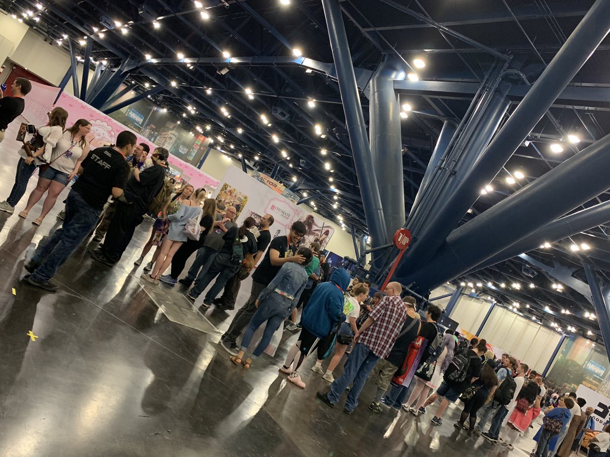 wilddolphin3's tweet photo. @AlValentyn @NickRekieta @ThatUmbrella @_Hero_Hei_ Saturday morning line around 10:30am https://t.co/0wY3yHPczd