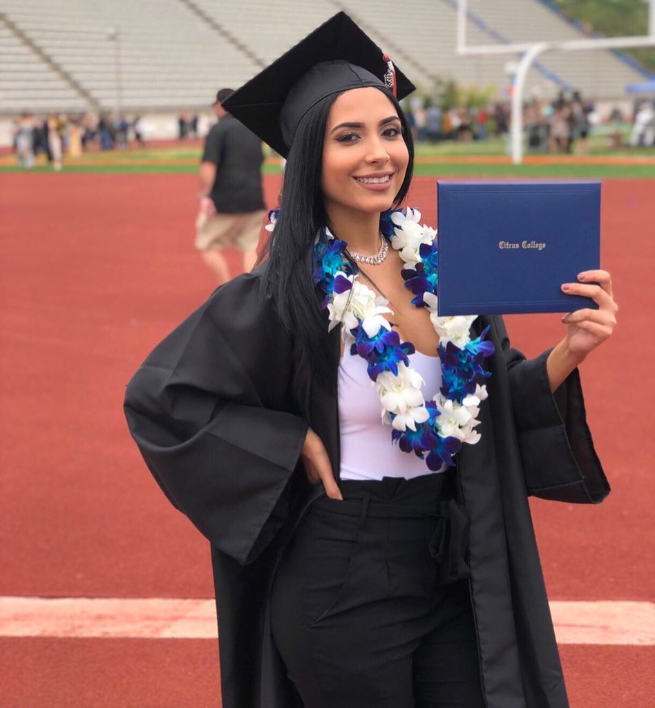 xoxoashleylg's tweet image. Officially a college graduate 👩🏻‍🎓🙌🏼 Earned my Associates Degree of Science 🎊 These past few years was a rough for me but I never gave up and pushed myself ♥️ Giving up doesn’t exist in my book only striving and being the best does for my future 👑♥️ #CPPBound #futuredietitian