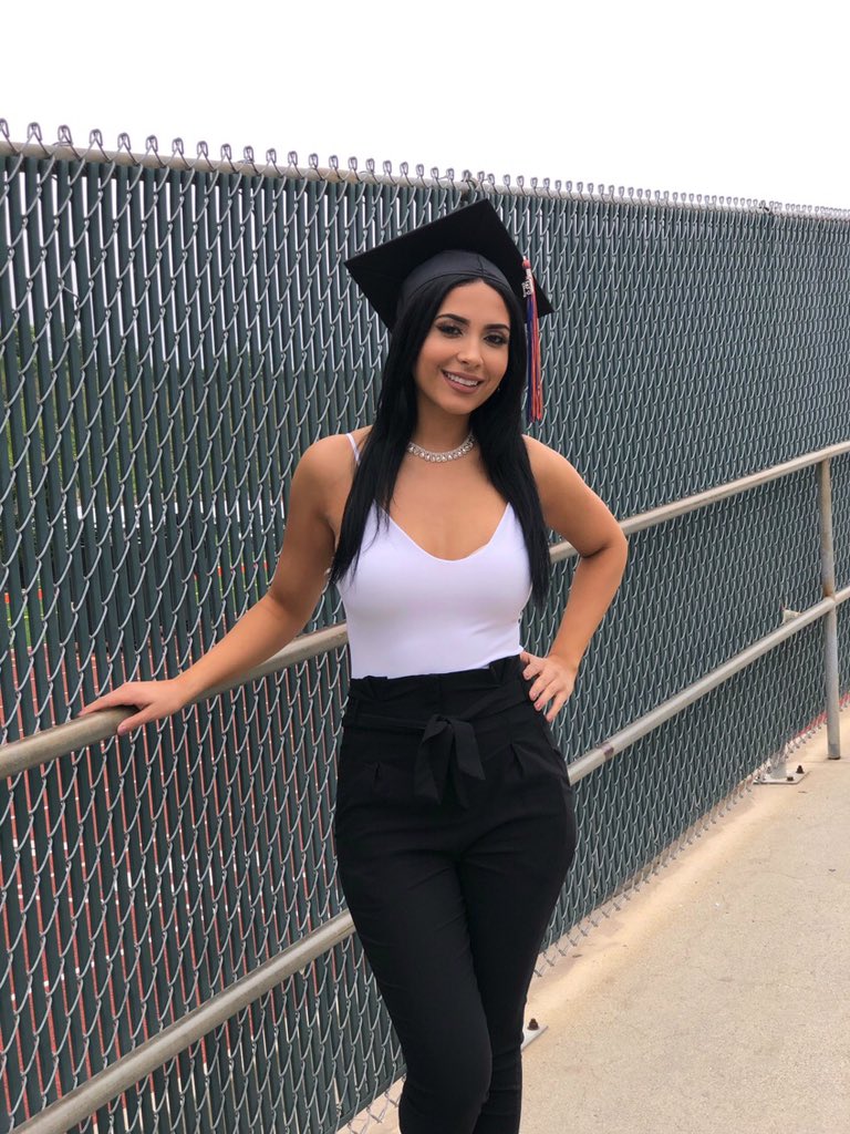 Officially a college graduate 👩🏻‍🎓🙌🏼 Earned my Associates Degree of Science 🎊 These past few years was a rough for me but I never gave up and pushed myself ♥️ Giving up doesn’t exist in my book only striving and being the best does for my future 👑♥️ #CPPBound #futuredietitian
