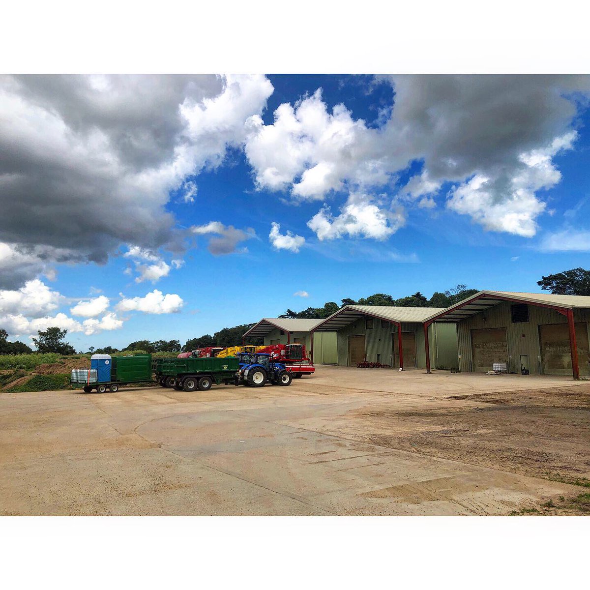 It appears we have some visitors! <a href="/PeaManAndy/">Andy Beach</a> #APG #Harvest19 #Peas
