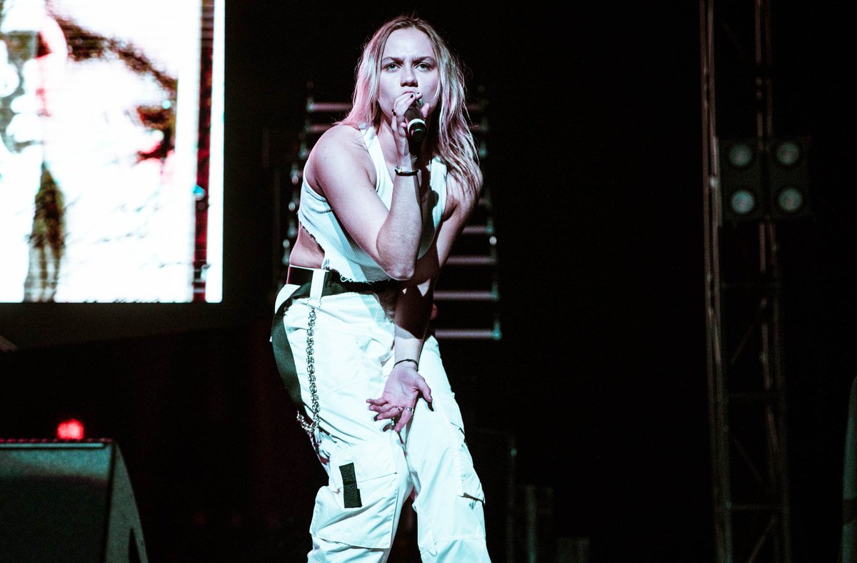 galaxymag's tweet photo. Check out our gallery of @carliehanson at #GOWESTFEST! ๐
https://t.co/wZYjAVL3kk https://t.co/mQHou7w23o