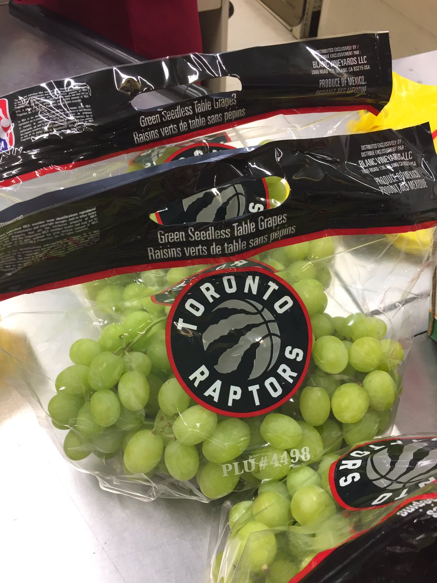 cyao10's tweet photo. Are you really from Toronto if you’re not buying these grapes? https://t.co/ebzR35JjX1