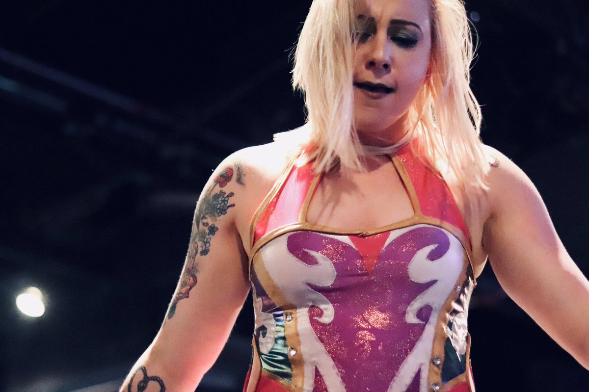 VeraSadlyPhoto's tweet photo. 👑 v. 👽 v. 🍊 for the @indiewrestling Championship 🔥🔥🔥
@Kimber_Lee90 v. @callmekrisstat v. @orangecassidy #BeyondBoston
@beyondwrestling https://t.co/c5Wt6OuFKR