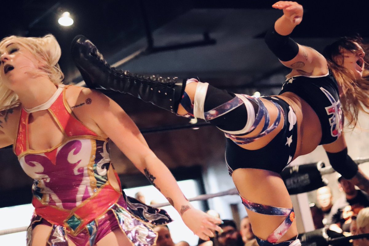 VeraSadlyPhoto's tweet photo. 👑 v. 👽 v. 🍊 for the @indiewrestling Championship 🔥🔥🔥
@Kimber_Lee90 v. @callmekrisstat v. @orangecassidy #BeyondBoston
@beyondwrestling https://t.co/tfPmPN11O9