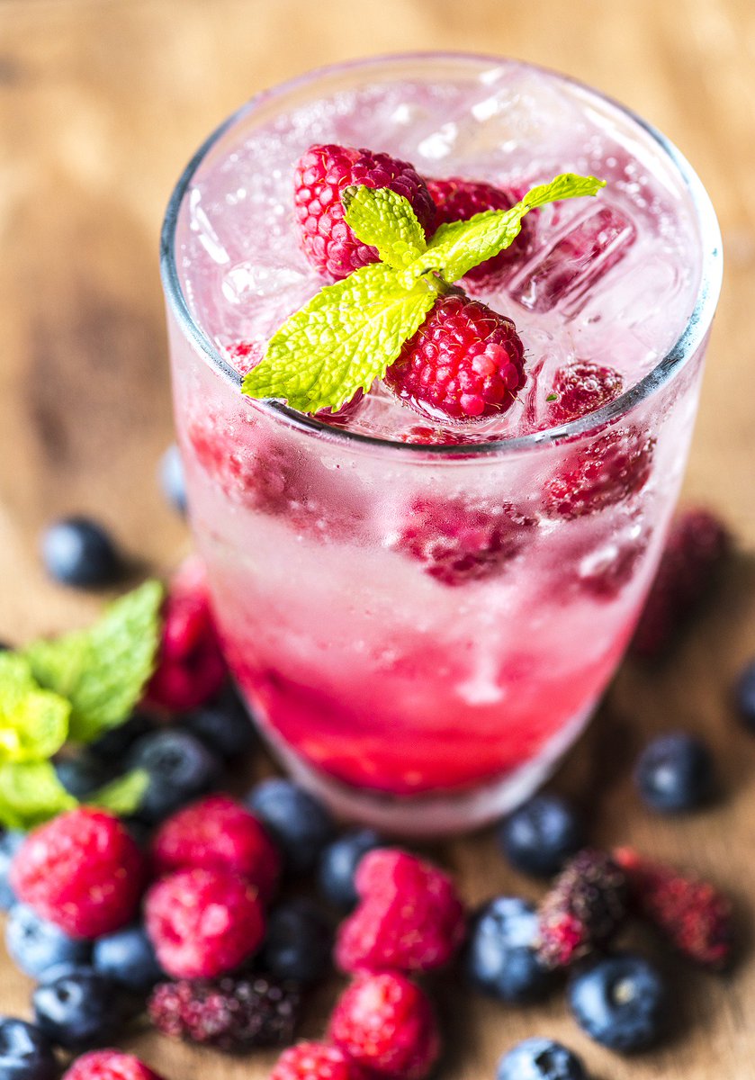 sounddietitians's tweet photo. Did you know that the average adult consists of about 50-60% #water? Water is an essential nutrient for all living things (that includes us!) 🥤 With #summer quickly approaching, staying #hydrated is more important than ever! https://t.co/yW1jO3Nw7N #hydration #soundnutrition https://t.co/Jzct1ASO7e