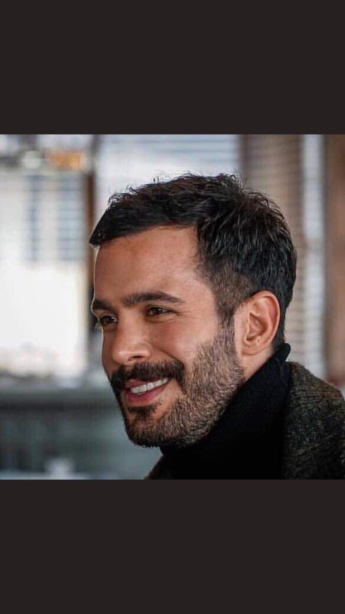 AlexandrescuM12's tweet photo. @dizilah The fan-voted award for "Best New TV Series".... goes to #Kuzgun 🧡 Bravo 👏👏👏👏 https://t.co/wJqSWfTC1z