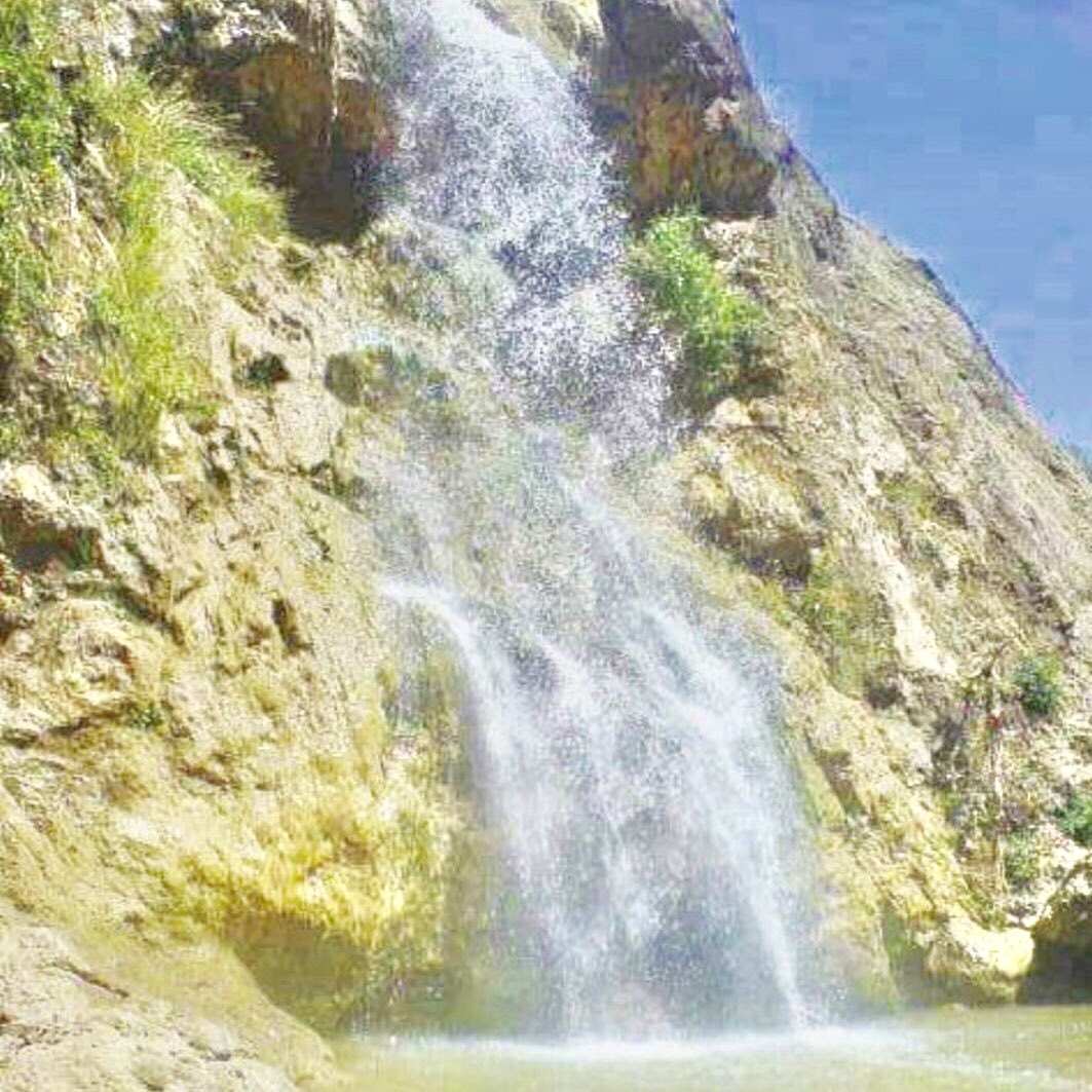 Kids are swimming in a pond at Garboda waterfalls outside Baidoa town of Southwestern of #Somalia .

Picture Courtesy <a href="/salahqeys1/">𝙎𝙖𝙡𝙖𝙝 𝙌𝙚𝙮𝙨</a> 

#Baidoa 
#Tourism 
#Travel252
#TourismSomalia