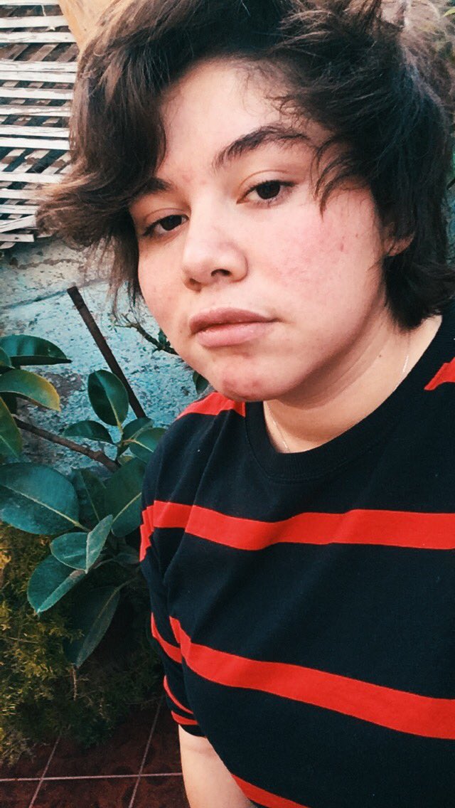 vflawer's tweet photo. we love to recycle pictures #nonbinarylookslike #LGBTQoftwitter https://t.co/xOAS1oEfnH