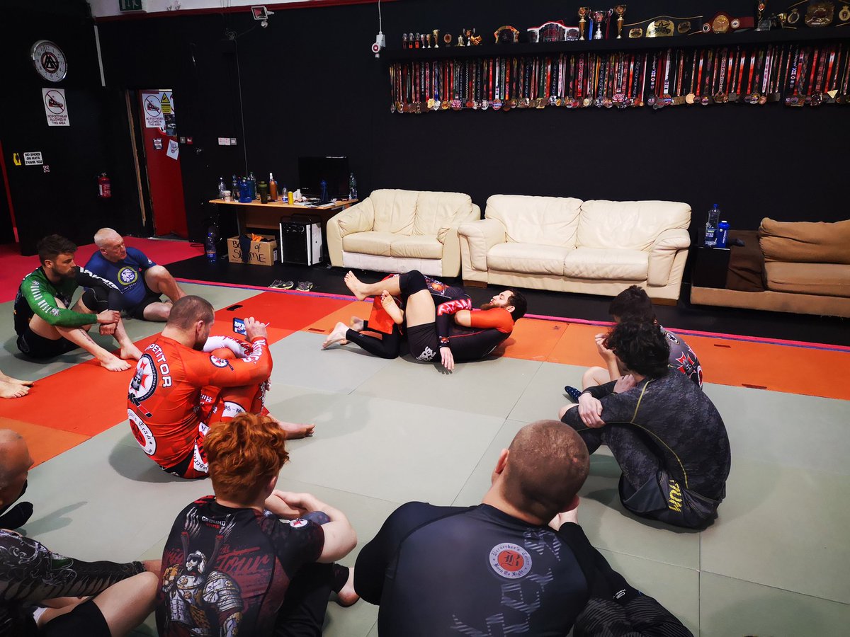 HusariaNaas's tweet photo. Massive thanks to @Raspberry_ape for a great #guillotine seminar today! 
*
*
#bjj #jiu #jitsu #guillotine https://t.co/m4e9TPK79Z