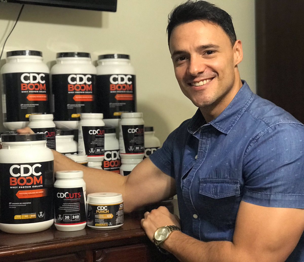 GilGarza11's tweet photo. Aquí con mis otros 3 hijos❤️
#CDCBoom
#CDCuts
#CDCPunch
🕶😍💪🏻
Mis 3 suplementos son, por mucho, UNA ABSOLUTA Y TANGIBLE MAMADA🙌🏻🎖🙌🏻
La información de cada uno de ellos y precios la pueden encontrar en mi sitio web en la sección de TIENDA:
🌎 https://t.co/5E7lH9V4AY https://t.co/8thsqHvRba