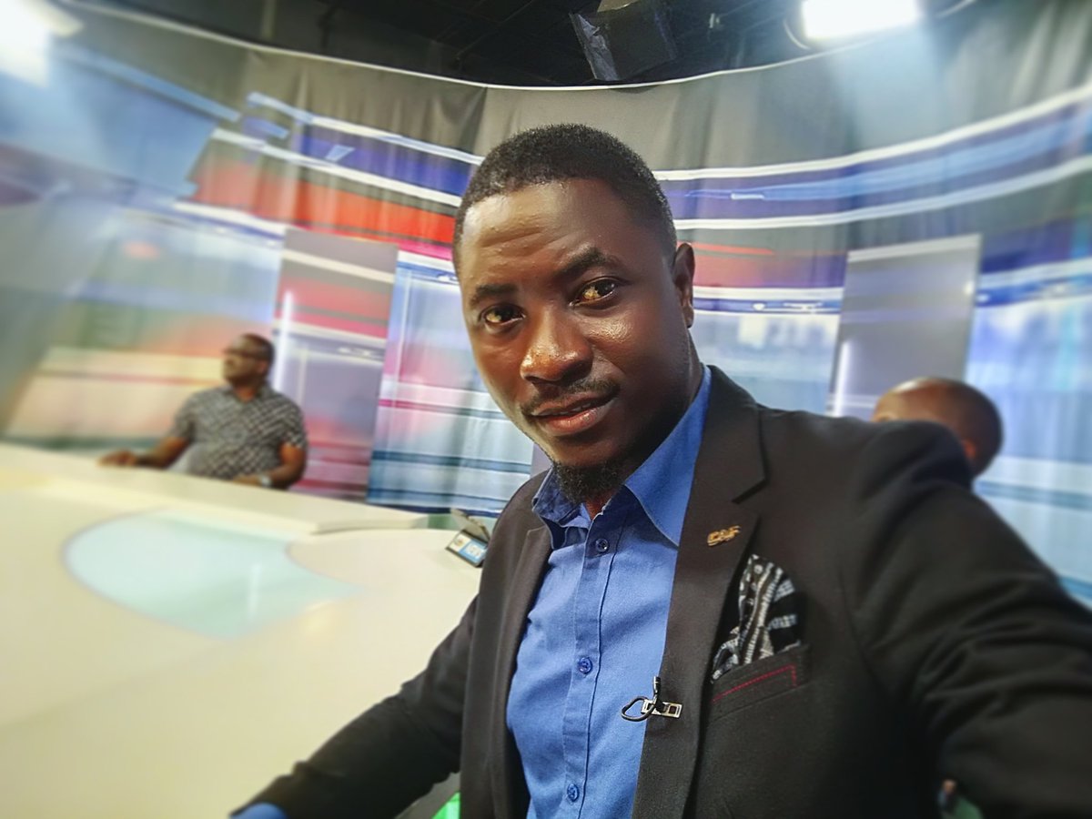 sportbiz_africa's tweet photo. On était en direct de @crtvweb #NEWS
dans le Cadre de l'émission #OMNISCORE avec le Frangin @merlinkamla 
Très beaux moments! 
Cc: @homco_online #LetsPerformTogether
#JustBornToShine https://t.co/GDg1kcFQv6