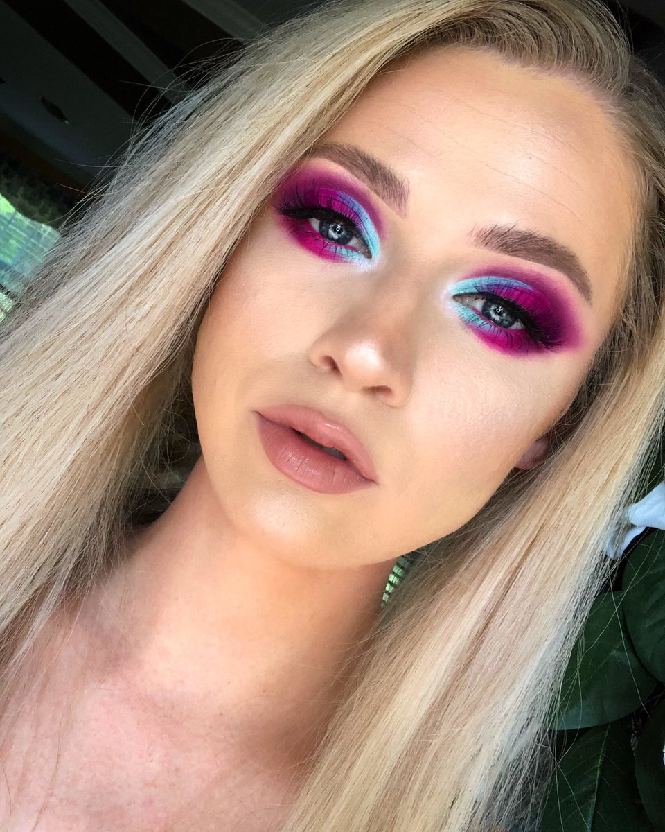 Каткрис макияж. Каткрис макияж. Кат крис макияж глаз. Cut crease макияж. Кат крис.