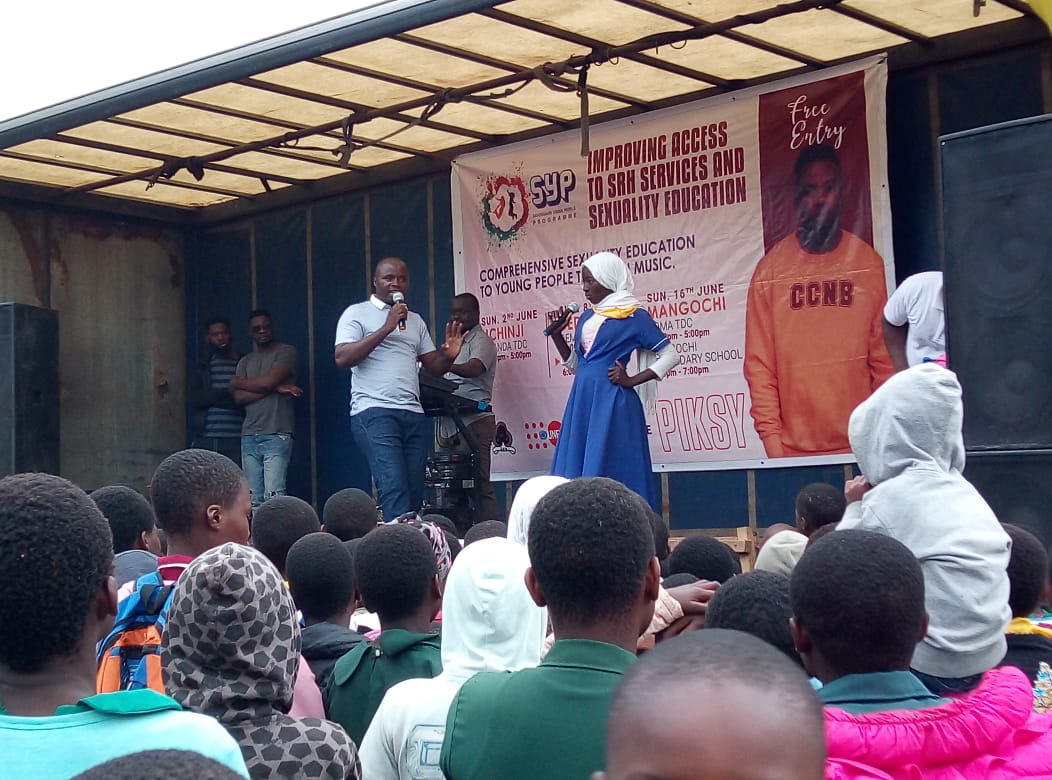 GirlGuidesMw's tweet photo. #Mangochi _CSE +Role Modeling + Linkages to SRH services
When the most important things don’t fit into words, Music comes in!
CSE builds knowledge and skills that enable young people to reduce sexual risk behaviors and have healthier relationships
#UNFPA@SYP_CSE
#TheMusicProject https://t.co/yNfzWYsnr6