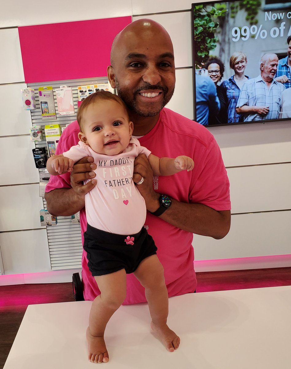 cobleimages's tweet photo. I got a visit today! #checkouttheshirt https://t.co/NaZTN5RNeX