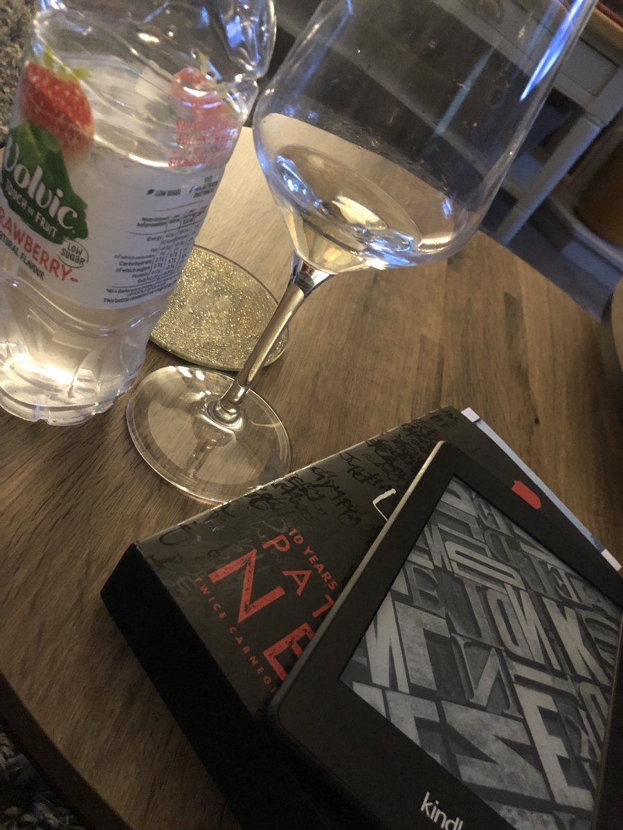 Wolfmancula's tweet photo. Cannot wait to start my new book but cannot abandon Karou and Akiva just yet. #daysofbloodandstarlight https://t.co/X87z34sZSy