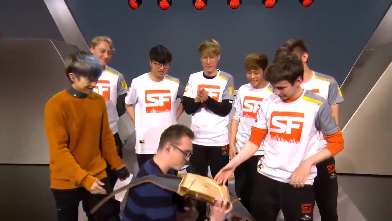 Overwatch League On Twitter Yes The Coveted Golden Router Belt IS 