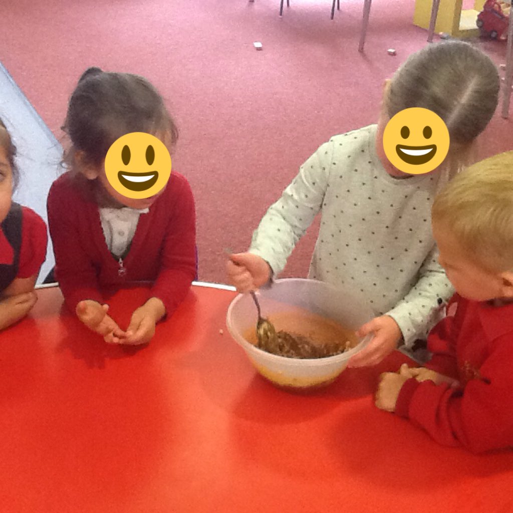 THPlaydays's tweet photo. Working together # eyfs # PSED https://t.co/PhFlugCDgA