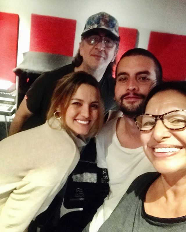 mavidiazmusic's tweet photo. Gran sesión de voces de @ninarodriguezmusica para sus hermosas canciones producidas por @tweetygonzalezok. A los controles @ansuarezm. Y hay sol en Bogotá! Que más se puede pedir? #Music #NonStopProducing #Studioholic #StudioLife #Bogota #Colombia #LuvMyJob 🎹🎼🎤🎙🇨🇴🇦🇷 https://t.co/LGiSxS5Ggw