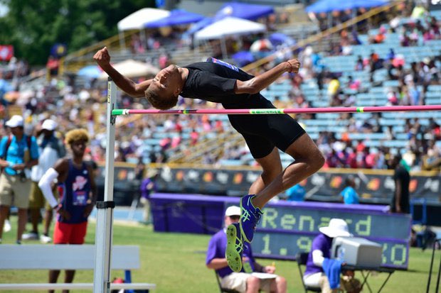 dallaswise25's tweet photo. My Senior Season has came to an end . I did everything I said I was gonna do my senior year and plus more . I broke my school record in triple jump , won state in high jump, made great PRs , and made the best memories I’ve ever had . Thank You 🙏🏾 https://t.co/yjNBjRjAcf