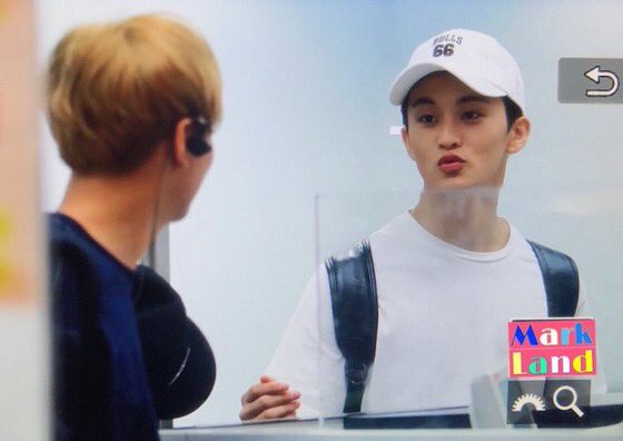 small thread of mark lee pouting