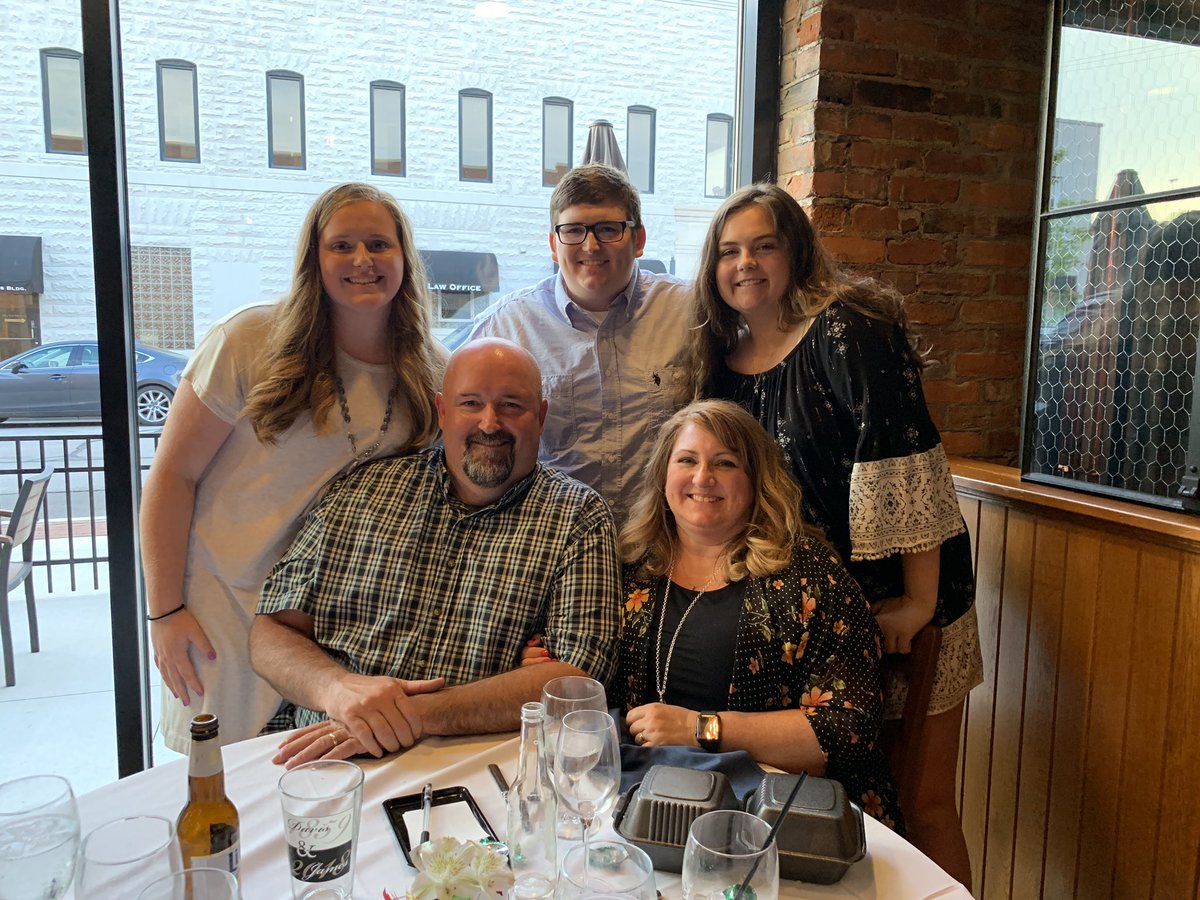 SusieSamuelson's tweet image. Happy Father’s Day @JayBSamuelson. Thanks for putting up with our shenanigans!