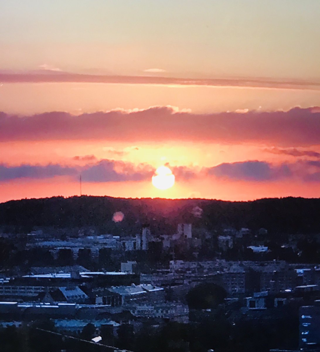 AimeeTTA's tweet photo. This beautiful sunset arrived at just the right time at our networking event in Gothenburg this evening 🌞🌅 @TheTurnerAgency #swedensundowner #eventprofs #travelswithtta #gothiatowers #ESHG2019 https://t.co/rOaA9O6k0d