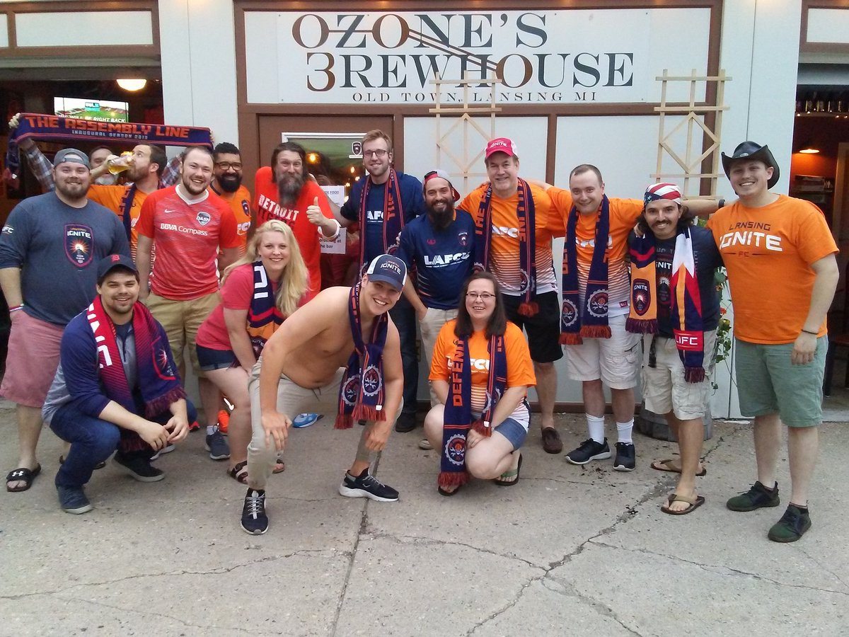 wearesoccer_mi's tweet photo. The @OfficialALSG at the watch party for the @lansingignite match vs. @GVLTriumph at @OzonesBrewhouse in the Old Town portion of Lansing on Saturday, 6/15/2019. #CodysShirt https://t.co/4GR4Tvjc3S