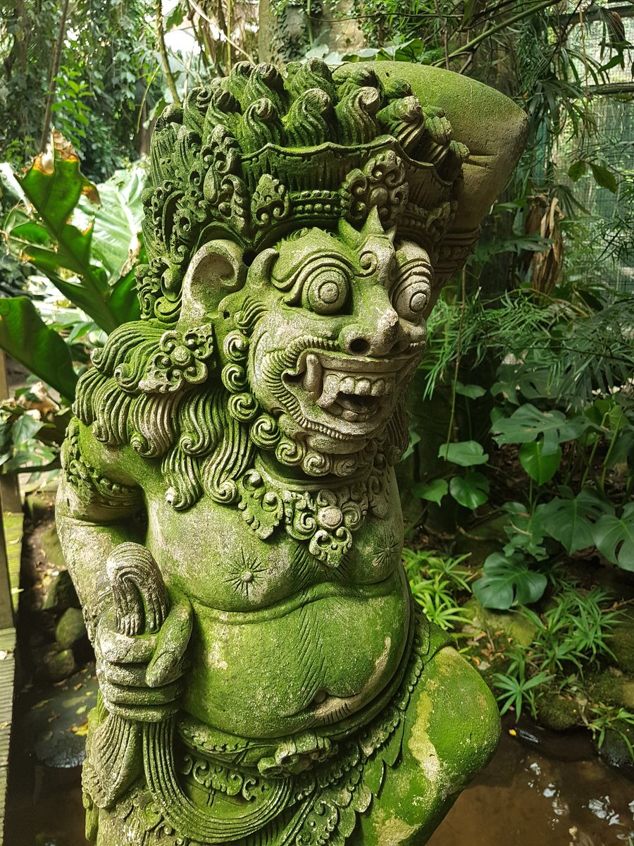 FVerreist's tweet photo. Maybe you wonder where in this world I have been to this weekend. Turns out that all four of these #statues are located at the #birdpark #Walsrode in northern #Germany. They form an excellent background for all the birds they keep at this park.
#zoo #parks #sightseeing #birds https://t.co/2xYJRNR31F