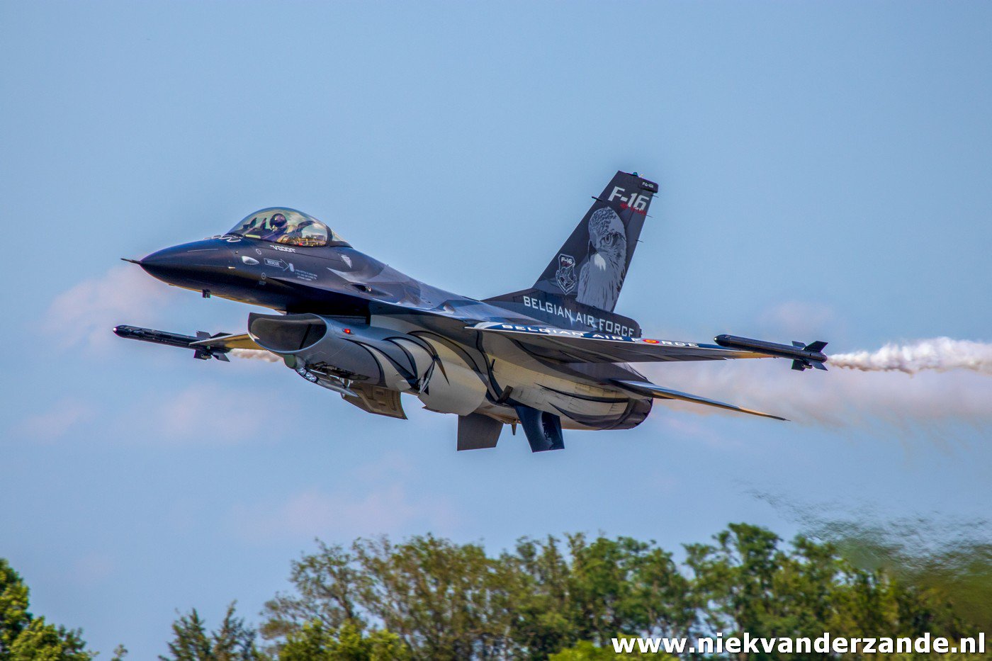 D9Nrr6IWsAEIxdV.jpg:large