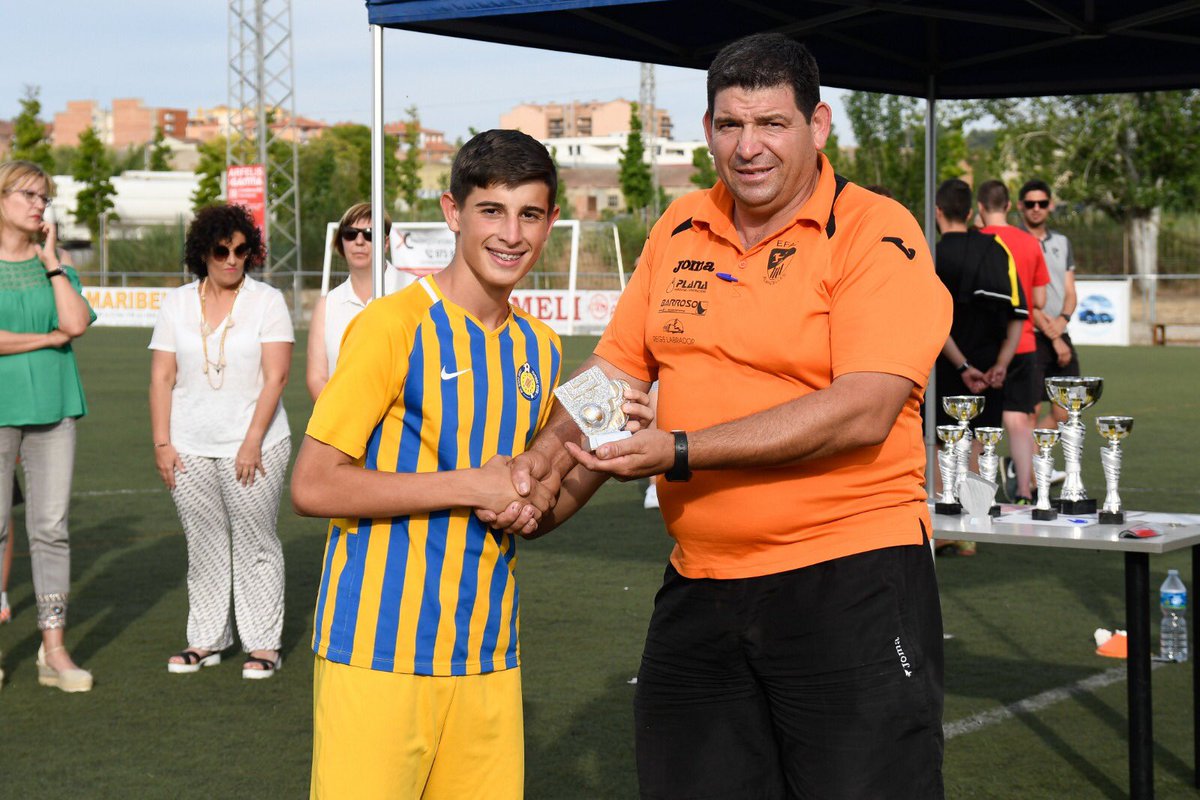 EfacEscola's tweet photo. ⚽️Millor jugador de la #IIICopaDeLaFranja infantil: Miguel Betran

🎯Màxim golejador: Alex Llopis

Enhorabona @AtleticSantJust👏🏼👏🏼 https://t.co/yKe9mxElrt