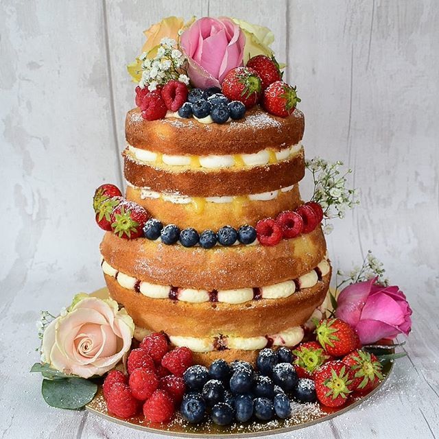 Here’s wishing everyone a lovely Fathers Day but seeing as Papa C is on his jolly’s we thought we would share this gorgeous naked birthday cake with you instead. Perfect for those of you who don’t like too much icing.
.
The bottom tier is a good old Vict… bit.ly/2XZ83jD