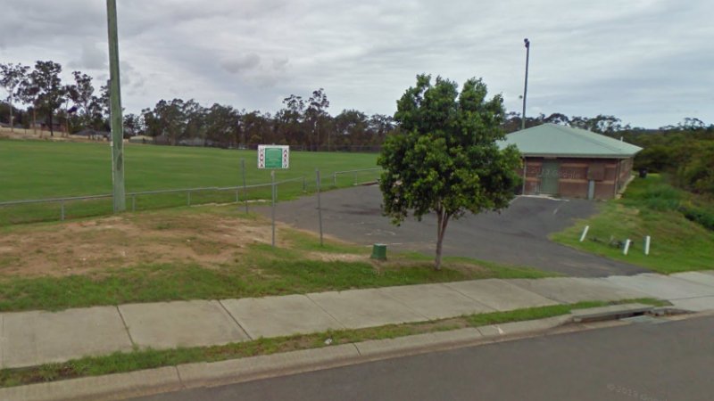 Man assaulted at junior footy game at Ashtonfield bit.ly/2Ijuuu8