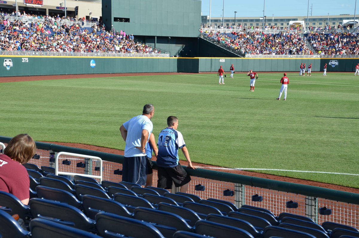 AlexBinelas13's tweet photo. Happy Father’s Day to the best dad out there. 6 years ago we were down the left field line watching the CWS together, now you’re seeing me live my dream and play at TD Ameritrade Park. That dream wouldn’t have come true if it wasn’t for you! https://t.co/smj41ceyfk