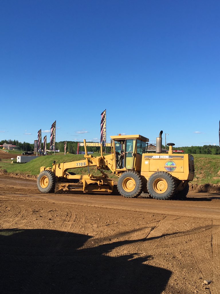 buyherfeelings's tweet image. Final track preparations for the #Pro2 vs #Pro4 #PotawatomiCup are taking place as we are a few minutes away from the green flag start! ##TeamCooperTire @MWShortCourse #MWShortCourse @CrandonOffroad @KeeganKincaid_7 #Crandon
