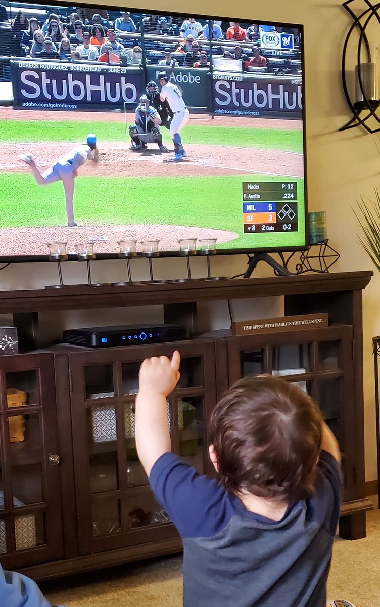 caitlinn_d's tweet photo. Cheering on the Brewers today! #ShowMeSomeLove #ThisIsMyCrew @Brewers https://t.co/RQGrWy2Wfz