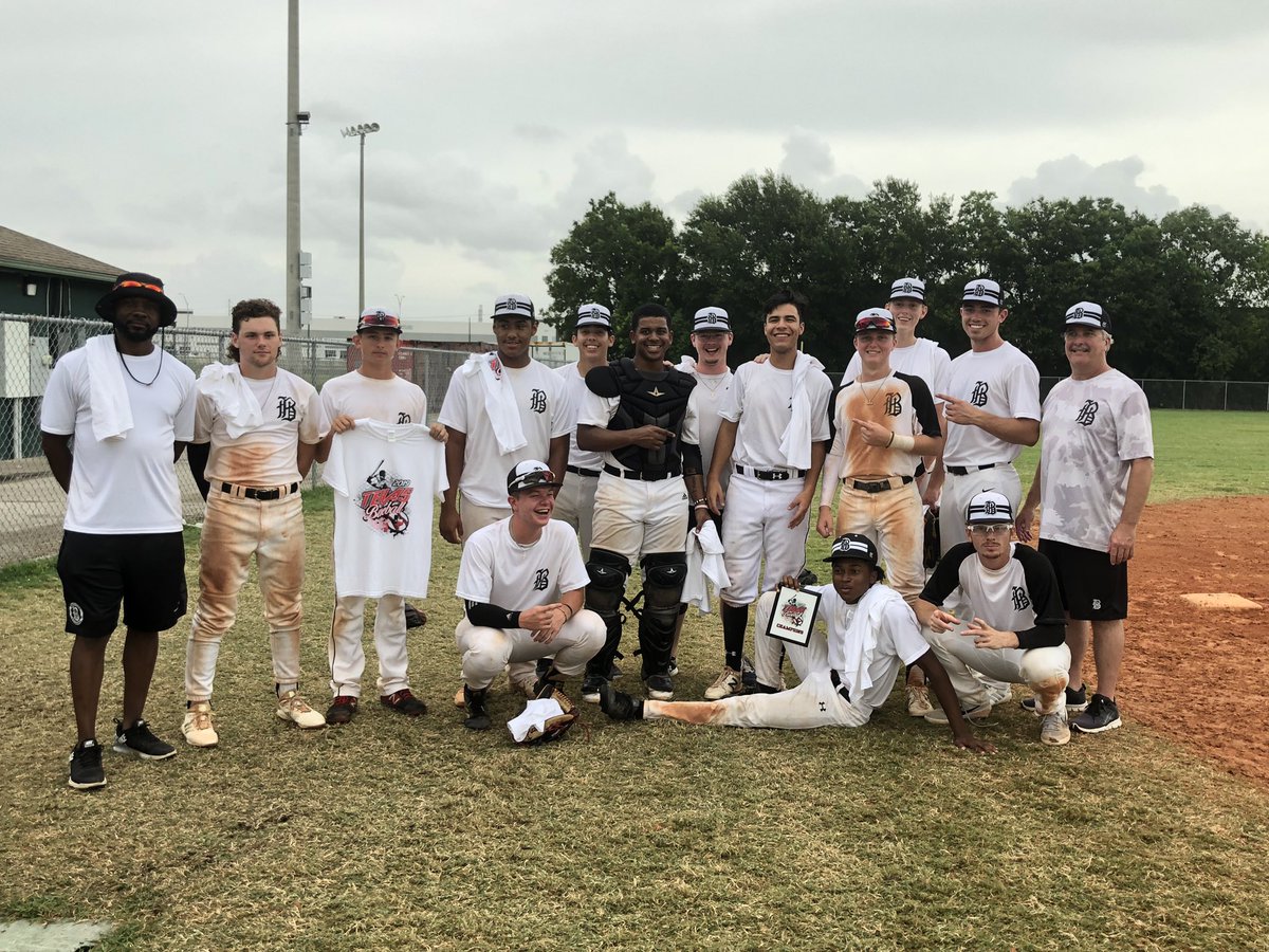 MelKampwerth's tweet photo. Banditos Texas 17u are the CHAMPS! @BanditoBaseball #RingChasin💍 #IfYouHitYouDontSit⚾️ https://t.co/nDTBCKorOt