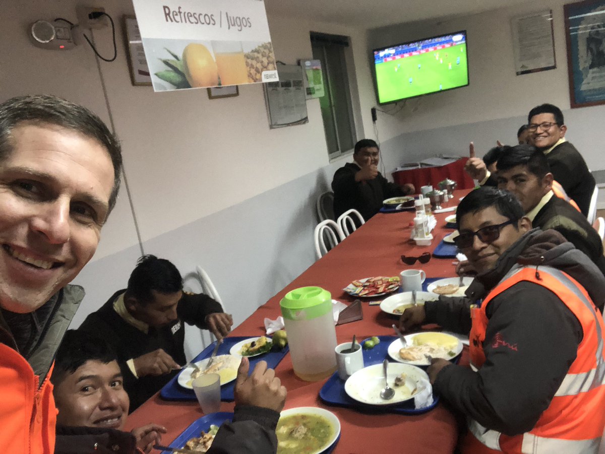 BalonTuvia's tweet photo. Celebrando el Día del Padre con nuestro gran equipo en Antapaccay! Saludos a todos los padres de Liderman, gracias por su esfuerzo y compromiso. https://t.co/IItszHLK3P