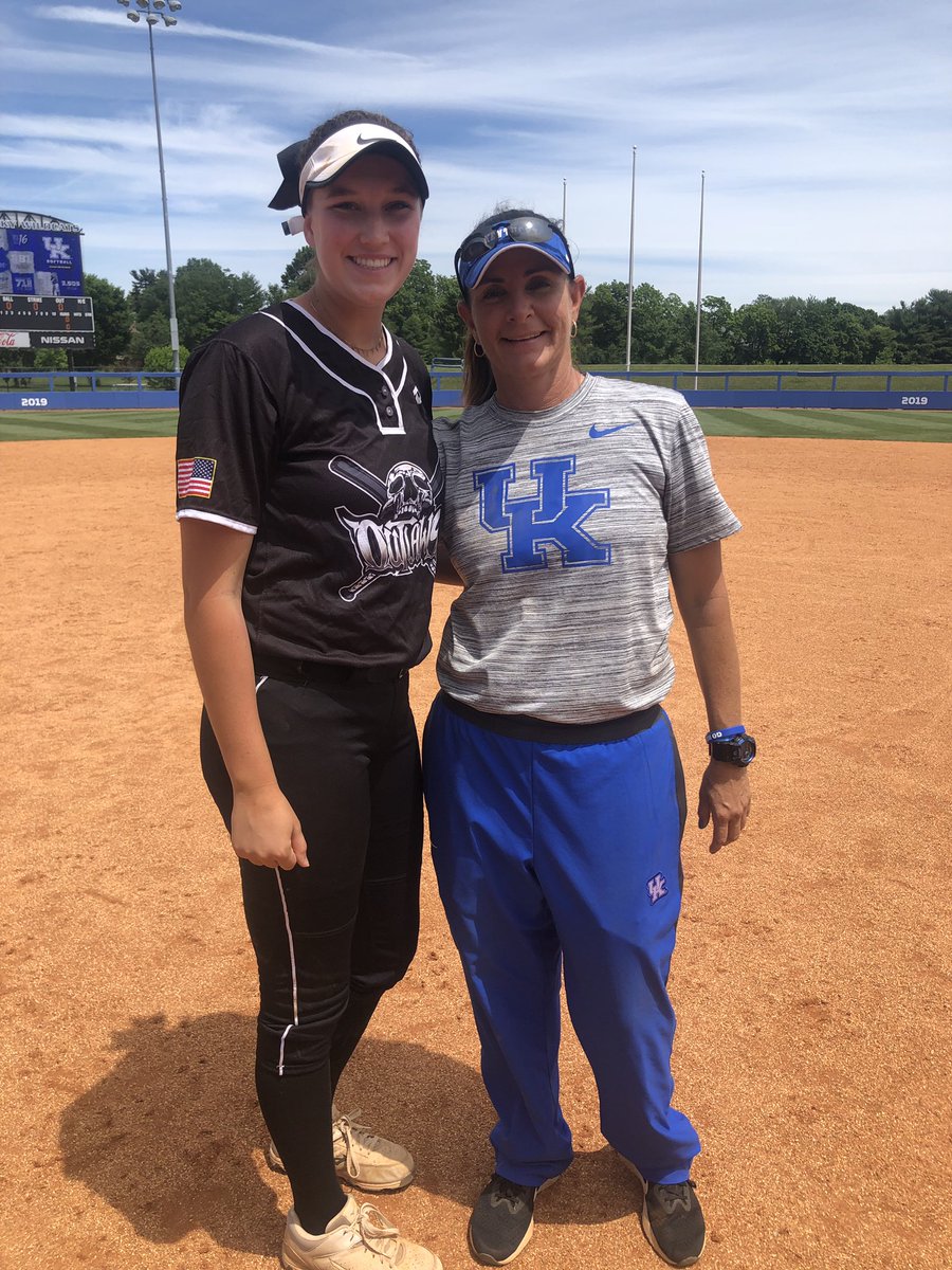 Emilie_Teall's tweet photo. Driving to Clemson for @clemsonsoftball camp Monday, Tuesday, Wednesday this week.  @OhioOutlaws Camp Thursday and Outlaws Showcase next weekend. another great week ahead. Thank you @UKCoachLawson , @UofL_CoachHolly, @GriffJ_13 for a great week this past week. @Outlaws_Parsons https://t.co/huP1nNTNPe