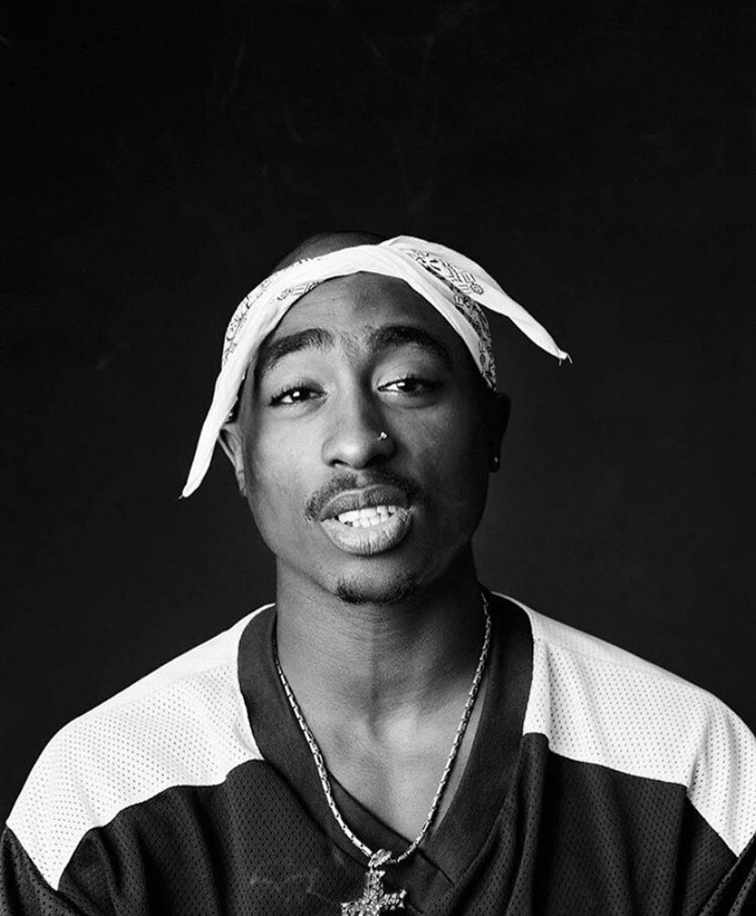 Hãy xem hình ảnh liên quan đến Tupac Amaru Shakur để khám phá con người tài năng và cá tính của một trong những nghệ sĩ rap nổi tiếng nhất mọi thời đại.
