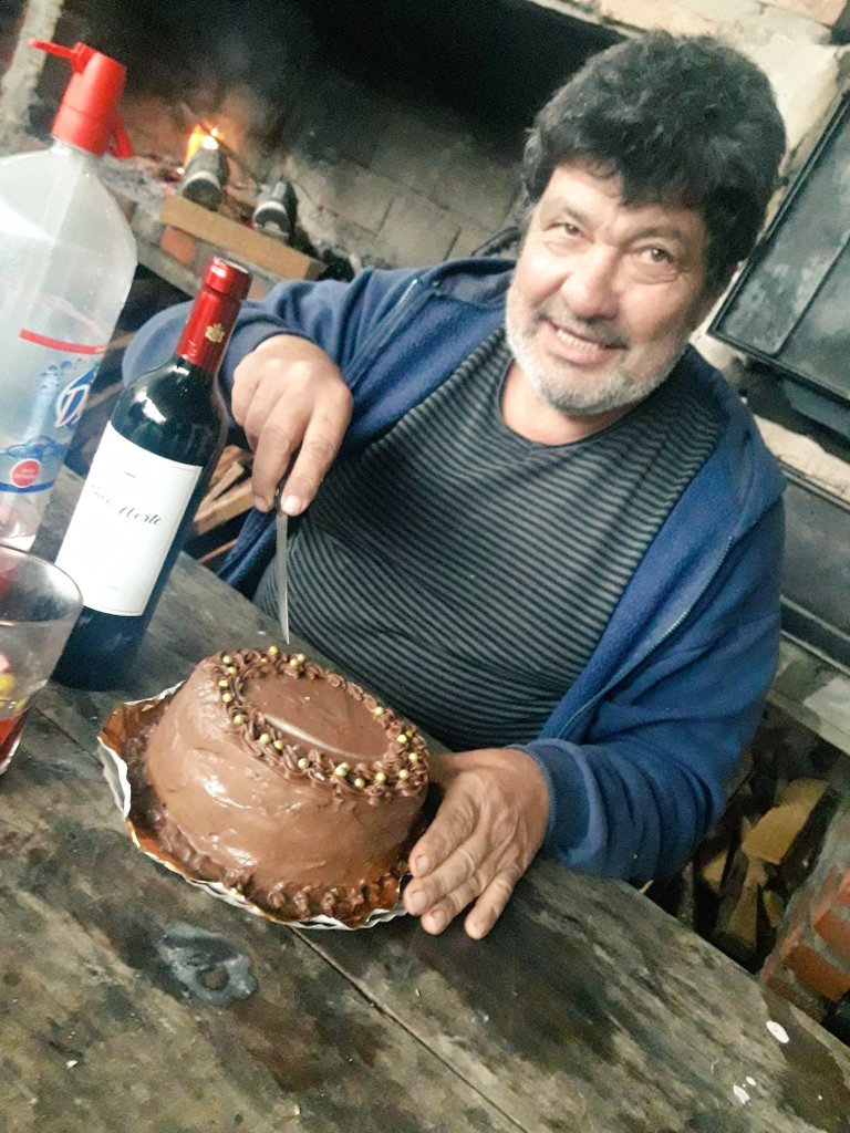 NatInv30's tweet image. Q mi viejo nunca pierda ese espíritu; esa alegria y sabiduría aunq los años y los golpes lo hagan flaquear ...
Nunca me faltes xq sos siempre mi reparo ...
Te amo ... mi viejo rezongon...