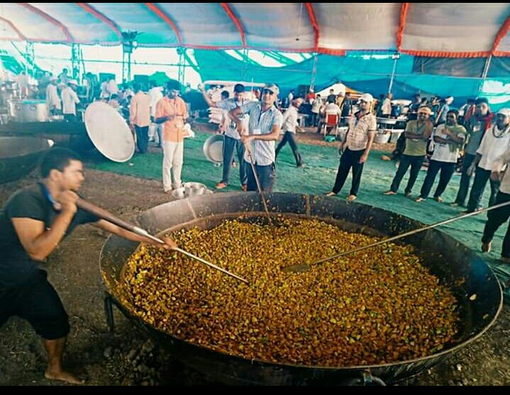 DassiSupriya's tweet photo. #17JuneKabirBhandara 
Worlds greatest bhandara on 17th june,how is the kindness of saint rampal ji maharaj doingdowry free marriages of thousands  
Now no longer to make dowry free india https://t.co/7pQfmgIqYC