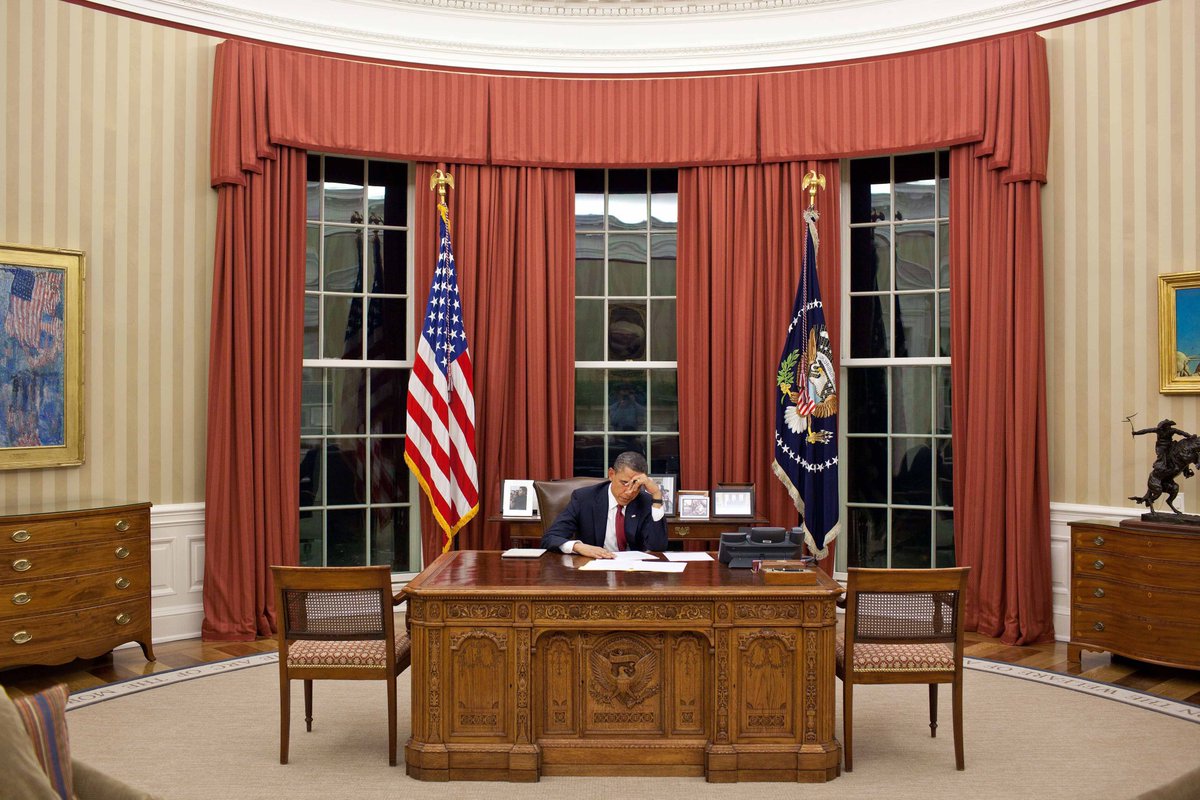 #Trump30Hours trump just said there weren't flags in the oval office before him. Hmmm... Seems to be untrue.