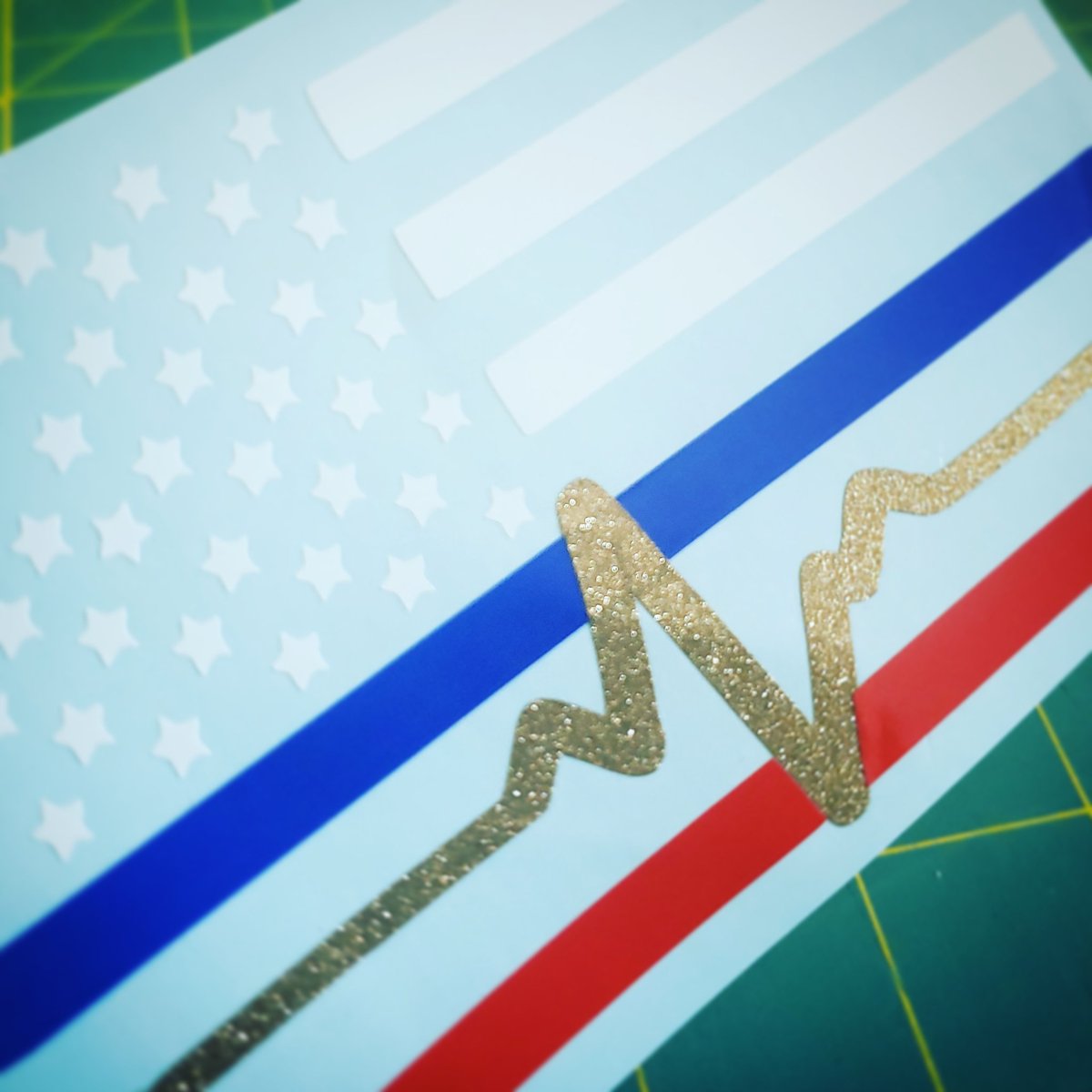 1stRspndrDesign's tweet photo. There's no such thing as to much glitter!
▫️
🏪https://t.co/3gsK2sCAp8
▫️
#thingoldline #thinblueline #thinredline #firstresponders #dispatch #911dispatcher #911dispatchergift #dispatcherdecal #dispatchergift #police #fire #ems #goldenglue #goldline #telecommunications https://t.co/gnhrhcfqIp