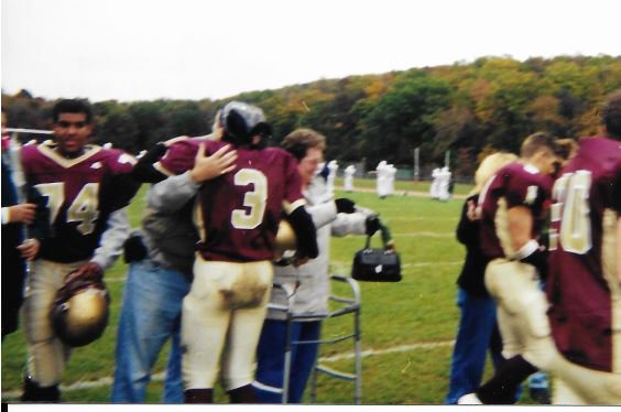 CoachV_3K's tweet photo. To the dads who preach to their daughters, “You’re a girl, and you can do ANYTHING”, we’re always listening.  Happy Father’s Day ❤️🏈🙏
@vinsonr2 https://t.co/SSaMzsCJYA