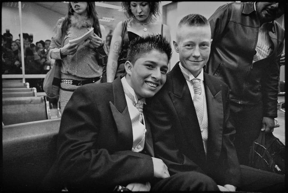 Un #MatrimonioGay en Ecuador de hace 9 años, cuando todo era adverso.
“Te debía esta foto.
Me suena que es un buen momento para circular esta memoria y pensaba postear esta foto” <a href="/elpacosalazar/">Paco Salazar</a>