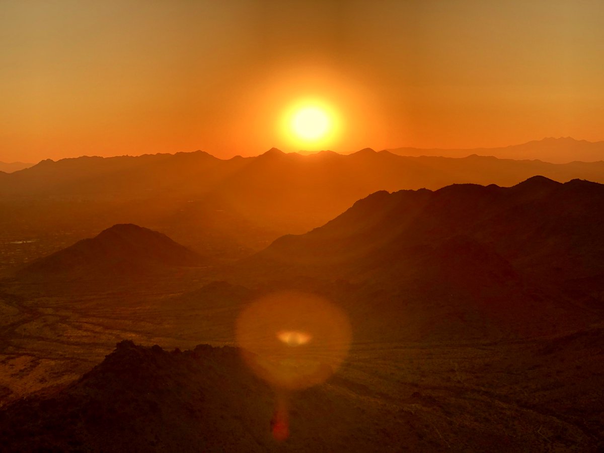 MountainsIClimb's tweet photo. Sunday Sunrise Series. My week in sunrises, all from the fabulous Phoenix skies. My dad always told to never miss the opportunity to watch the sunset. Unlike him I'm an early morning riser and never miss a sunrise. #phoenixskies #Sunrise #Arizonasunrise #ilovearizona https://t.co/pa9eMv6pXj