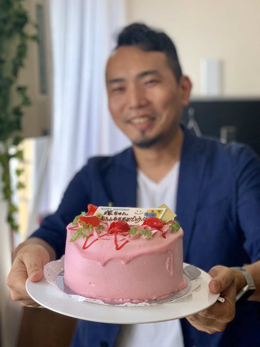 Nilax Buffet On Twitter 誕生日おめでとう 先日floさんのケーキで 親友のお祝いしてきました 朝8時openの秋葉原店は最高ですね ツイッター中の人つぶやき