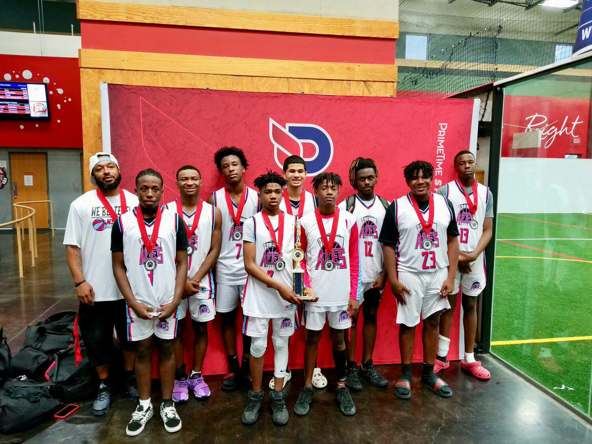 AcesEliteBASKE1's tweet photo. @AcesEliteBASKE1 @Urstylist2 @ShadonnaPayne @AngelaChapman16 @BrandyV15 @11Jacobd @PayneDerron @BanksLamarcus @LC2Chap @Noah2301267815 @JyDonn_Griffith 2nd place. These boys #faught #hard https://t.co/fV61qXhuv8